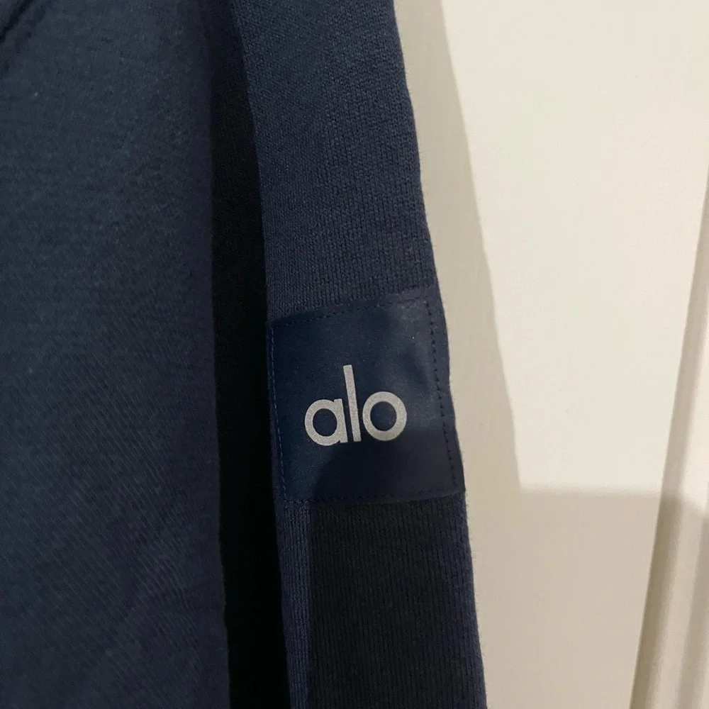 ALO YOGA Make Waves Hoodies in Navy Tonal - Picture 2 of 7